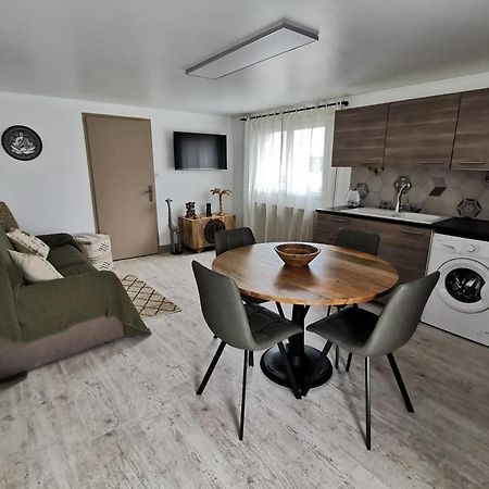 Gite - Chambres D'Hotes La Belle Helene Bressuire Esterno foto