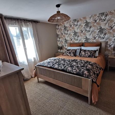 Gite - Chambres D'Hotes La Belle Helene Bressuire Esterno foto