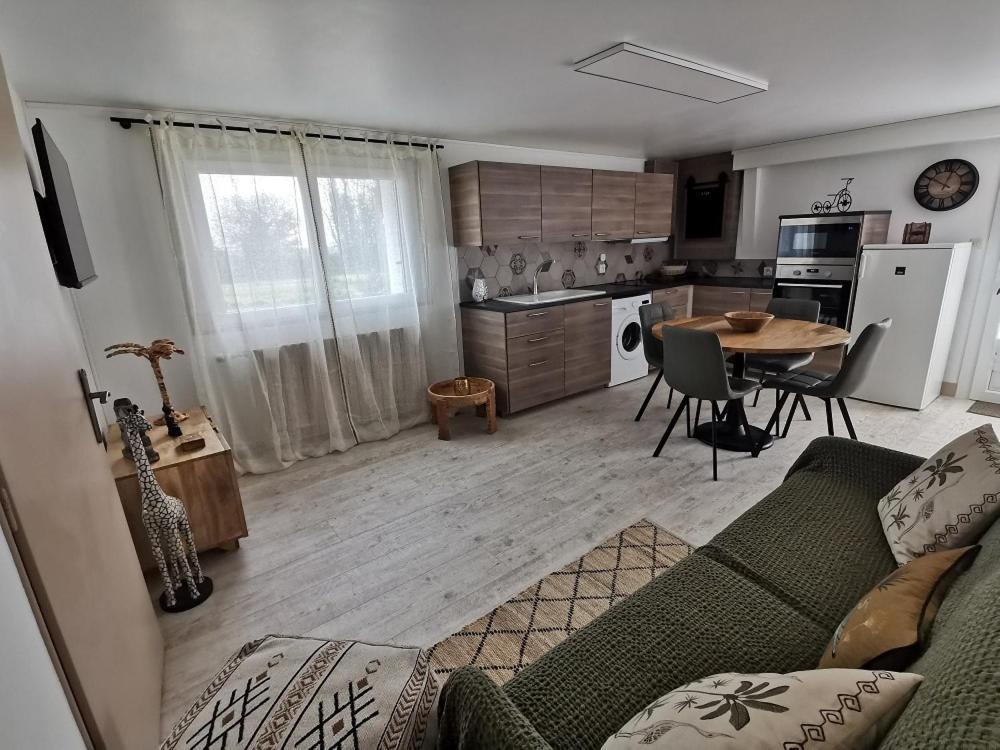 Gite - Chambres D'Hotes La Belle Helene Bressuire Esterno foto