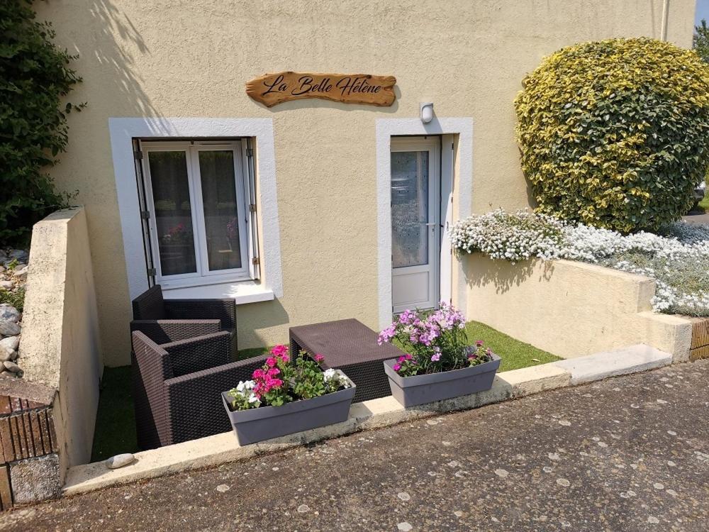 Gite - Chambres D'Hotes La Belle Helene Bressuire Esterno foto