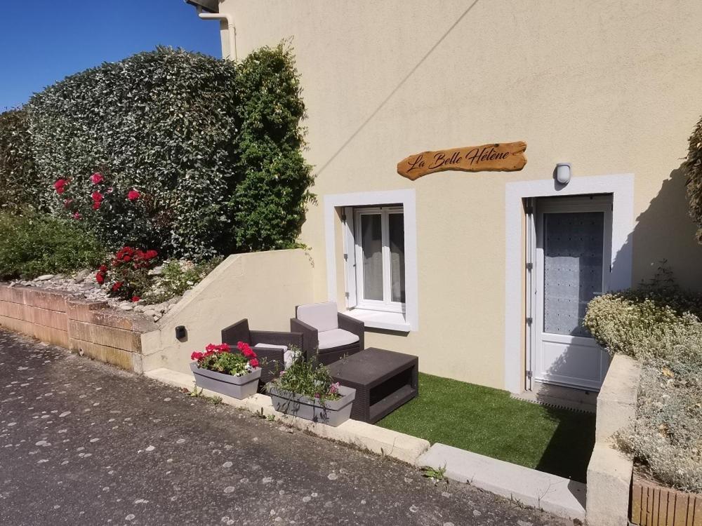 Gite - Chambres D'Hotes La Belle Helene Bressuire Esterno foto