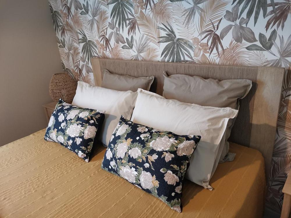 Gite - Chambres D'Hotes La Belle Helene Bressuire Esterno foto